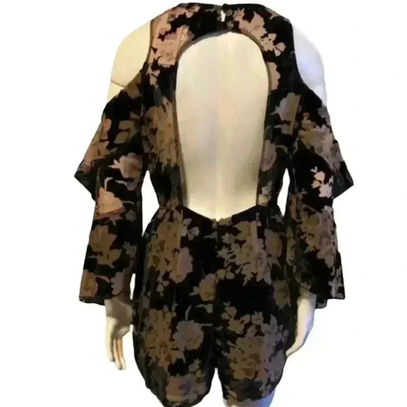 ARC & CO cold shoulder romper black velvet burnout floral mini backless medium - Picture 2 of 11